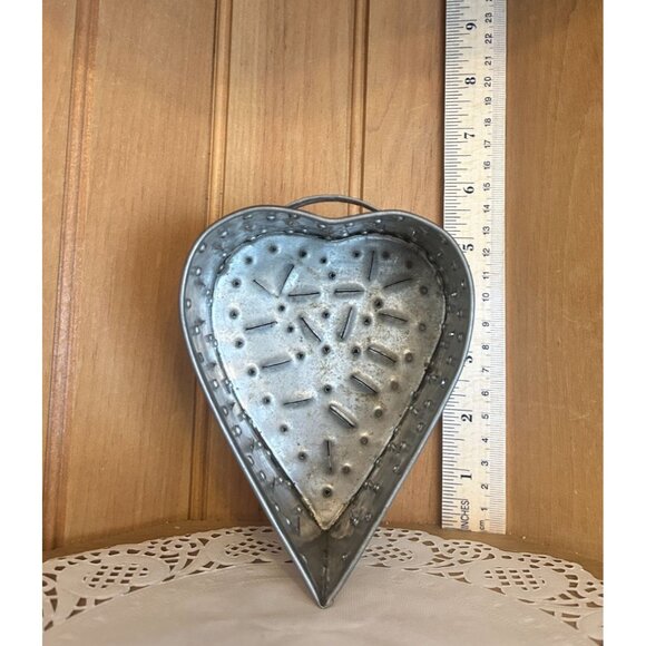 Antique Tin Heart Cheese Mold Strainer Folk Art Primitive Footed Kitchen Decor - Picture 2 of 7